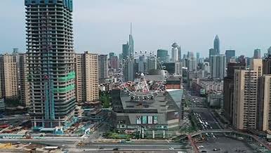 上海城市地标摩天轮最新航拍视频素材视频的预览图